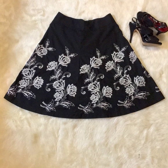 LOFT Dresses & Skirts - ✨HP✨Ann Taylor LOFT Black Embroidered Skirt